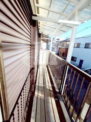 【バルコニー】 | 川口５丁目貸家 | 外からの目が気にならないバルコニーで洗濯物が干せます