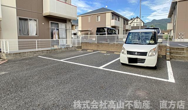 ハーティストNの駐車場