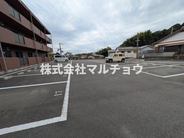アパートメントＫ’Ｓ　Ⅳの駐車場|駐車場があるので、車を買う予定の方も安心です