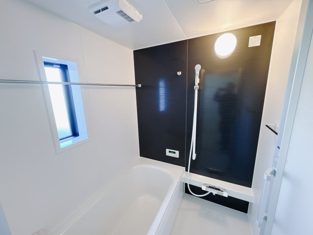 【Cradle garden】宇都宮市川田町 第6の浴室|〇3号棟浴室〇
1坪バスで心も体もリラックス！浴室乾燥機付きで、暮らしにひとつ上のゆとりがもてます。
