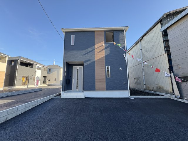 【Cradle garden】宇都宮市川田町 第6の外観|〇2号棟〇
前面道路から奥まった配置。隣家がワンクッションとなる旗竿地は、庭が道路に面さず、静かでプライバシーを保ちやすいのもメリットの一つです。