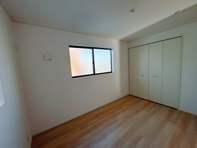 【Cradle garden】宇都宮市川田町 第6の洋室|3号棟　2F洋室6帖〇
ベッドと机を無理なく置ける、お子様用にちょうどいい広さのお部屋です。
自分だけの時間を大切にできて勉強にも集中できます。

