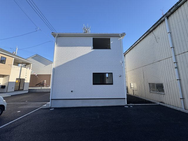 【Cradle garden】宇都宮市川田町 第6の外観|〇3号棟〇
前面道路から奥まった配置。協定道路は行き止まりなので住人以外の通り抜けがなく、防犯性・安全性も確保しています。広々インナーバルコニーが特徴的なプランです！

