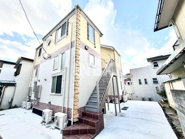 横浜市保土ケ谷区峰岡町２丁目のアパートの外観