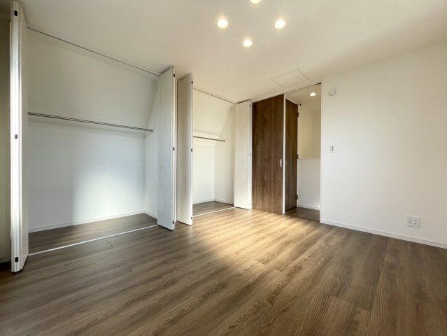 練馬区田柄3丁目　スマート家事動線×屋上バルコニー　省エネ住宅の収納|3階 7.1帖