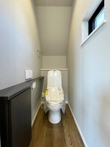 練馬区田柄3丁目　スマート家事動線×屋上バルコニー　省エネ住宅のトイレ
