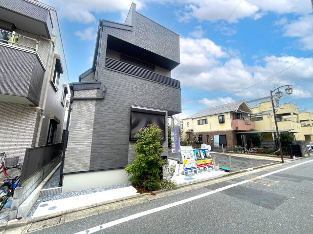 練馬区田柄3丁目　スマート家事動線×屋上バルコニー　省エネ住宅の前面道路含む現地写真
