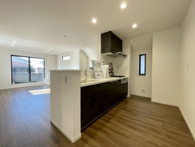 練馬区田柄3丁目　スマート家事動線×屋上バルコニー　省エネ住宅の居間・リビング