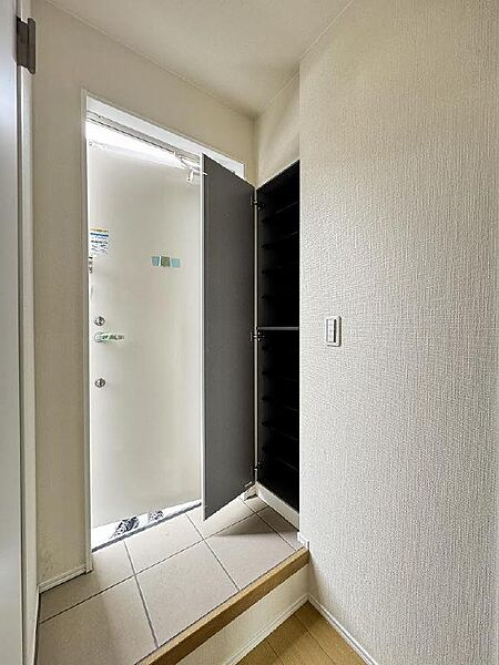 Jill FlavaEの玄関