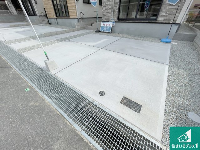 神戸市西区竹の台　第1期　新築一戸建ての駐車場|並列２台駐車可能！ゆとりの駐車スペースで車庫入れもスムーズ！

