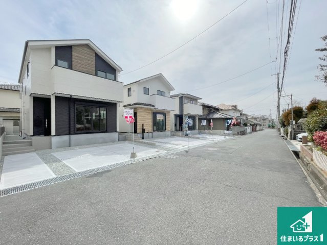 神戸市西区竹の台　第1期　新築一戸建ての前面道路含む現地写真|周辺は閑静な住宅街！前面道路広々で車の出し入れも便利です。駐車が苦手な方でも安心して車庫入れできます！