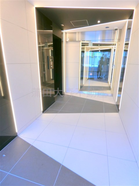 ARKMARK(アークマーク大森西のエントランス|防犯カメラ+TVモニター付オートロック宅配BOXメールBOX管理人室　エントランス