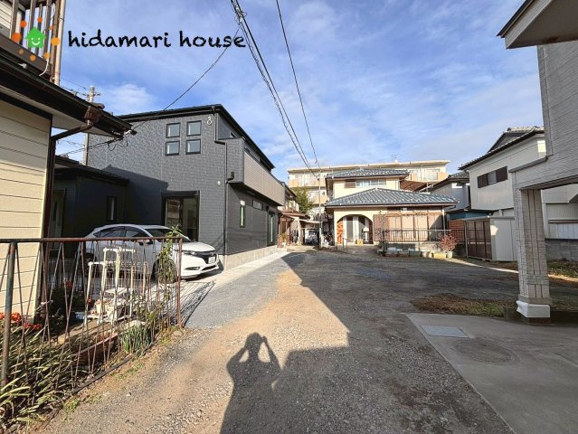 桶川市末広6期　新築戸建　グラファーレ01の前面道路含む現地写真