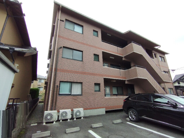 サンモール亀山の外観