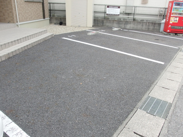 モダンコート藤の駐車場