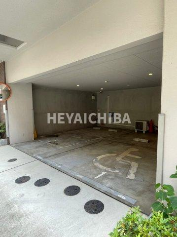 レオーネ上野入谷の駐車場