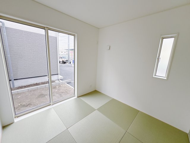 【Cradle garden】宇都宮市川田町 第6の和室|〇7号棟　和室〇
和室の仕切りを開放すればLDKと合わせて広々スペースに早変わり！和のテイストをプラスした癒しの空間になります。
