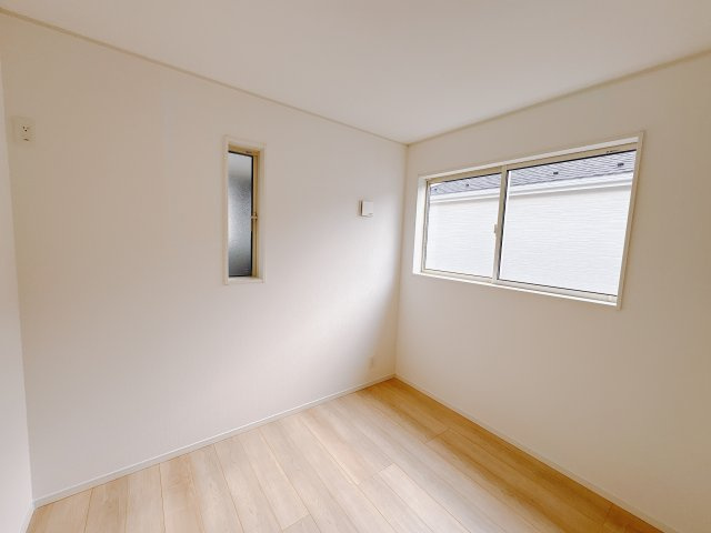 【Cradle garden】宇都宮市川田町 第6の洋室|〇7号棟・2階6帖洋室〇
ベッドと机を無理なく置ける、お子様用にちょうどいい広さのお部屋です。
自分だけの時間を大切にできて勉強にも集中できます。
※2025年11月撮影