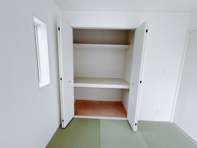 【Cradle garden】宇都宮市川田町 第6の和室|〇7号棟〇
客人用の寝具もしまえる収納付き！
こたつも折りたたんで収納できます☆
※2025年11月撮影