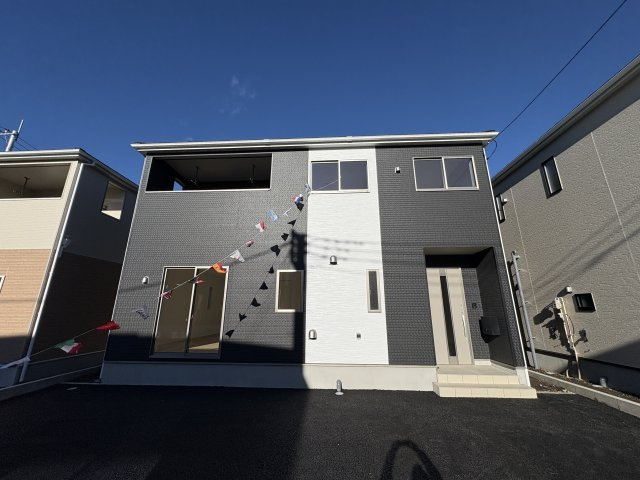 【Cradle garden】宇都宮市川田町 第6の外観|〇7号棟【4ＬＤＫ+ストレージルーム】
北西側9.8ｍ公道に面した配置です。車の駐車もらくらく行えます。全11邸統一感のある街並みが美しく、親戚やお友達に自慢したくなりますね！