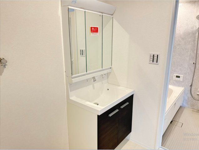 ルルーディア中区土田②号棟の独立洗面台