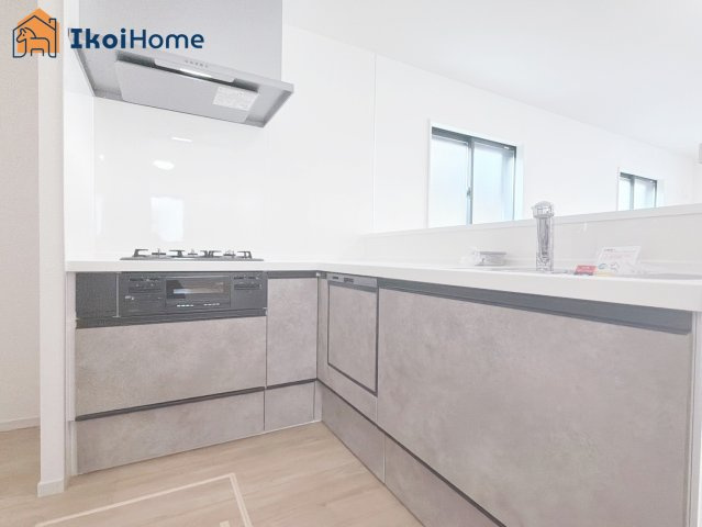 神戸市西区竹の台５丁目１期　１号棟の居間・リビング|◆同社施工例◆広々としたLDKは開放感があり、大型家具を設置しても圧迫感がありません。