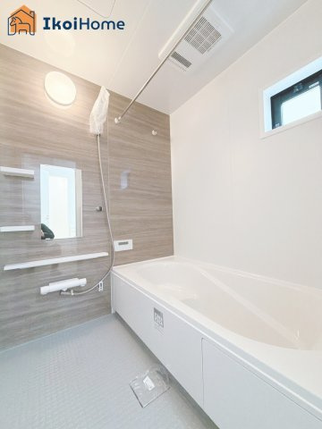 神戸市西区竹の台５丁目１期　１号棟の浴室|◆同社施工例◆小窓があり換気良好の浴室です。清潔な空間を保てます。