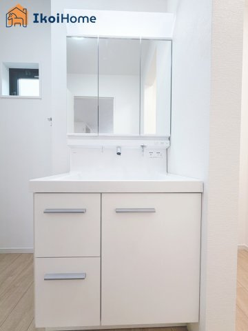 神戸市西区竹の台５丁目１期　１号棟の浴室|◆同社施工例◆足を伸ばしてご入浴いただけるゆったりとした浴槽です。ベンチタイプで半身浴も可能です。