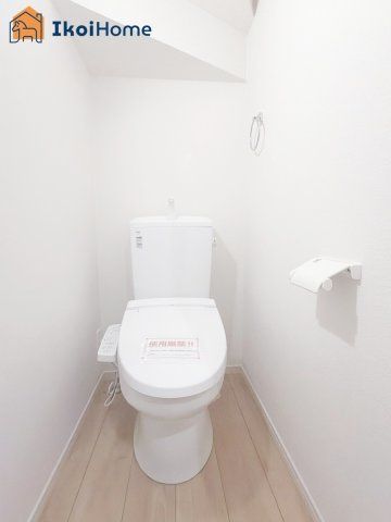 神戸市西区竹の台５丁目１期　１号棟のトイレ|◆同社施工例◆1階・2階にウォシュレット、暖房便座、脱臭機能を標準装備のトイレを完備！