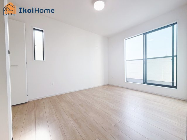 神戸市西区竹の台５丁目１期　１号棟の寝室|◆同社施工例◆注意。カーテン・カーテンレールは付いておりません。弊社にご相談ください。