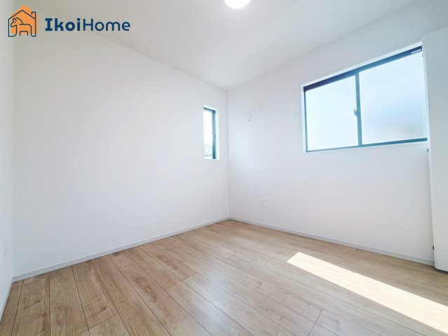 神戸市西区竹の台５丁目１期　１号棟の子供部屋|◆同社施工例◆全居室ペアガラス標準装備。一般の窓ガラスの２倍の断熱効果がございます。