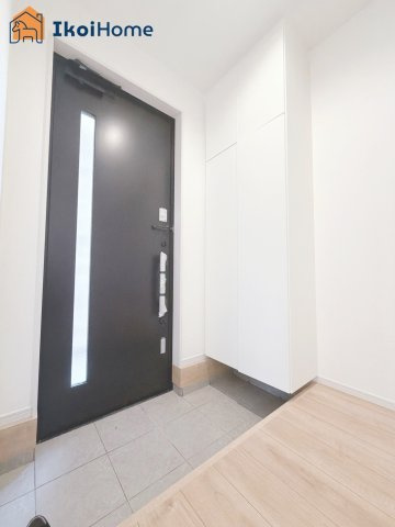 神戸市西区竹の台５丁目１期　１号棟の玄関|◆同社施工例◆玄関には靴をたくさん収納できるシューズボックスを完備しております！