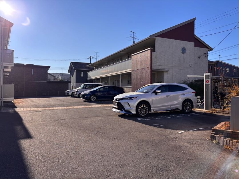 レセンテ紫峰ヶ丘の駐車場