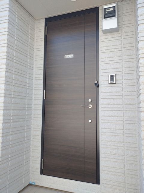 グレースフィオーレＡＫの玄関|★玄関に姿見とコート掛けあり★