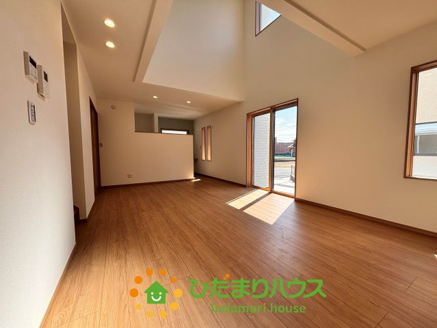 ワイウッドコート加須市久下第7期　新築一戸建て　02の居間・リビング