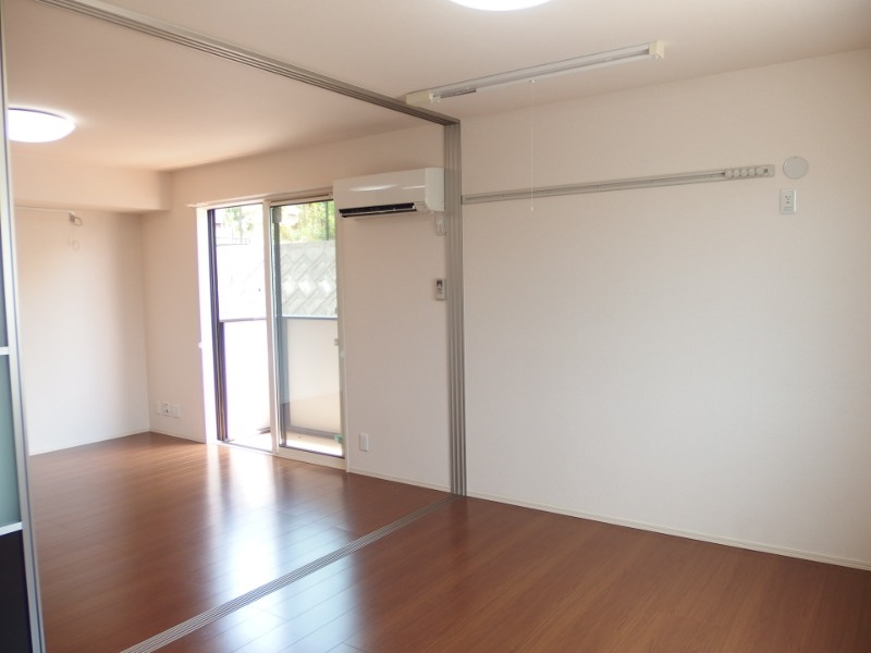 アルピニアの洋室