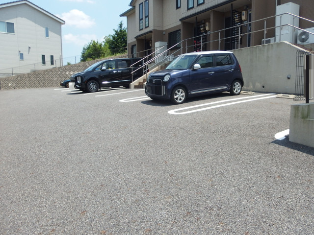 アルピニアの駐車場