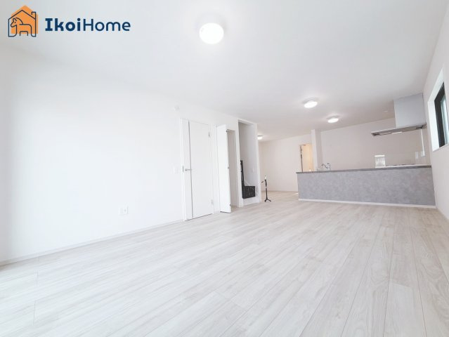 神戸市西区竹の台５丁目１期　2号棟の居間・リビング|【ホームページに現地動画掲載中】●年中無休：当日予約可●LDKは広々21.5帖、床暖房有で快適です。