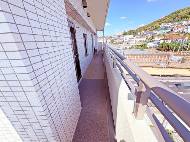 アルファステイツ塩屋駅前シーサイドテラスのバルコニー|東側バルコニー