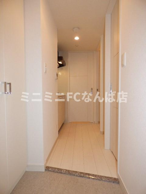 プレサンス谷町アルファの玄関