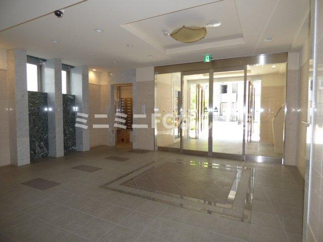 プレサンス谷町アルファのエントランス