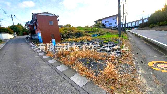 熊谷市千代　中古住宅（平屋建て）の前面道路含む現地写真