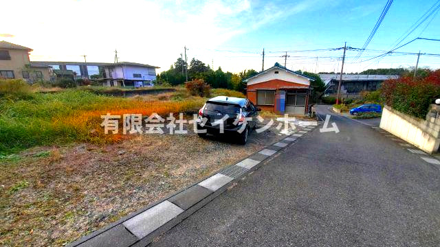 熊谷市千代　中古住宅（平屋建て）の前面道路含む現地写真