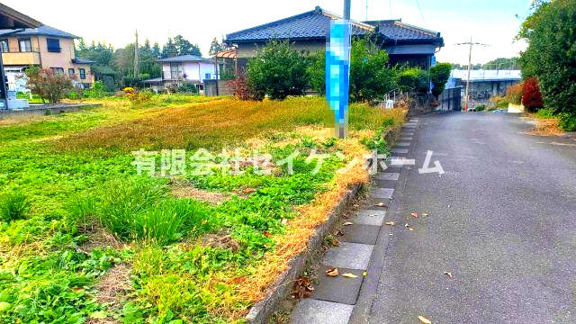 熊谷市千代　中古住宅（平屋建て）の前面道路含む現地写真