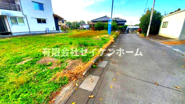 熊谷市千代　中古住宅（平屋建て）の前面道路含む現地写真