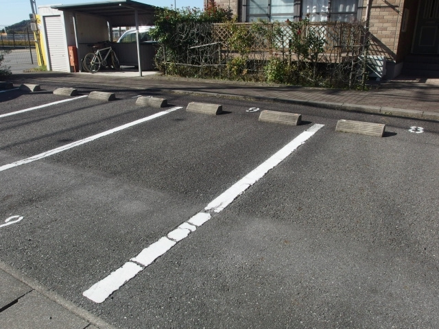 オリーブＢの駐車場