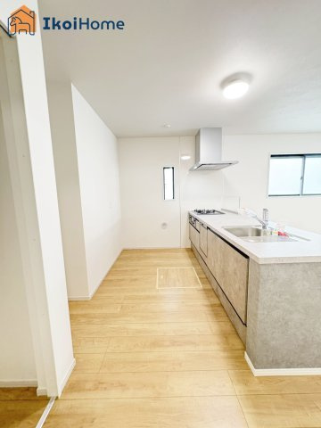 神戸市西区竹の台５丁目１期　3号棟の居間・リビング|◆同社施工例◆広々としたLDKは開放感があり、大型家具を設置しても圧迫感がありません。