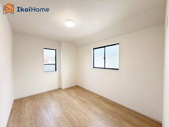 神戸市西区竹の台５丁目１期　3号棟の寝室|◆同社施工例◆注意。カーテン・カーテンレールは付いておりません。弊社にご相談ください。