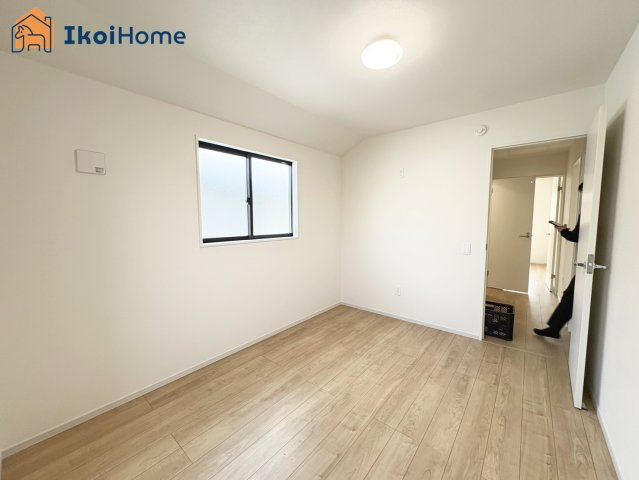 神戸市西区竹の台５丁目１期　3号棟の子供部屋|◆同社施工例◆全居室ペアガラス標準装備。一般の窓ガラスの２倍の断熱効果がございます。