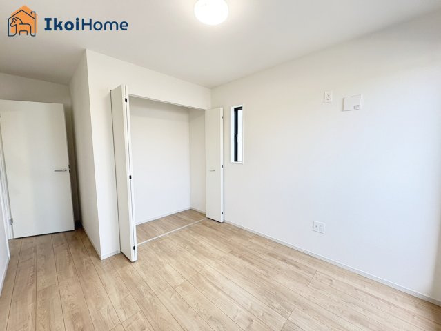 神戸市西区竹の台５丁目１期　3号棟の内装|◆同社施工例◆光熱費が安く。遮熱・遮音性に優れた「遮熱Ｌｏｗ−ｅ複層硝子入り窓」ペアガラス